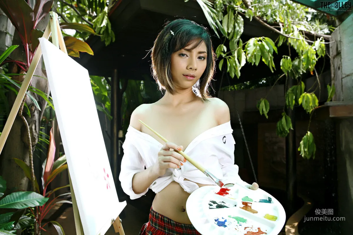 Carolina Fong《画画的小女生》 [The Black Alley] 写真集36