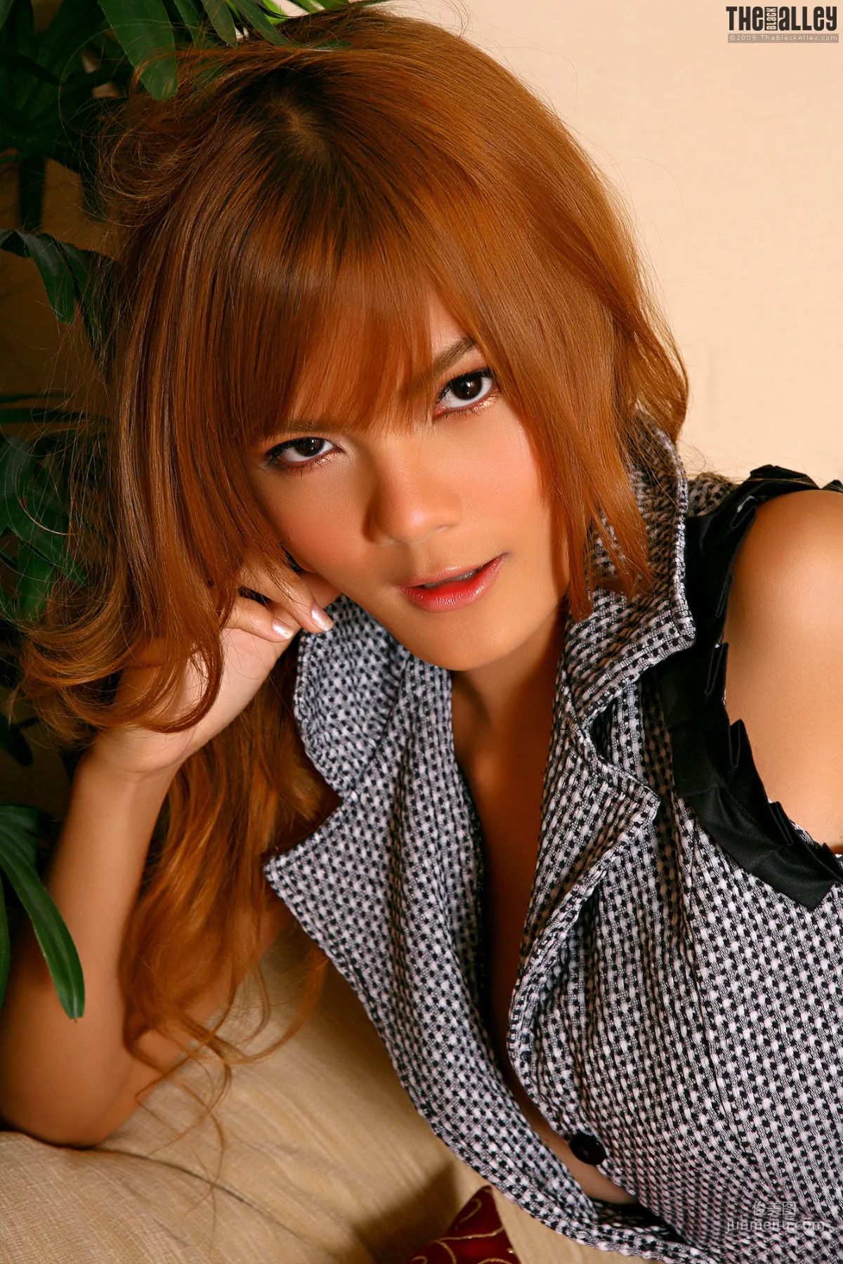 Jennifer Lim《無袖短裙誘惑》 [The Black Alley] 寫真集 19