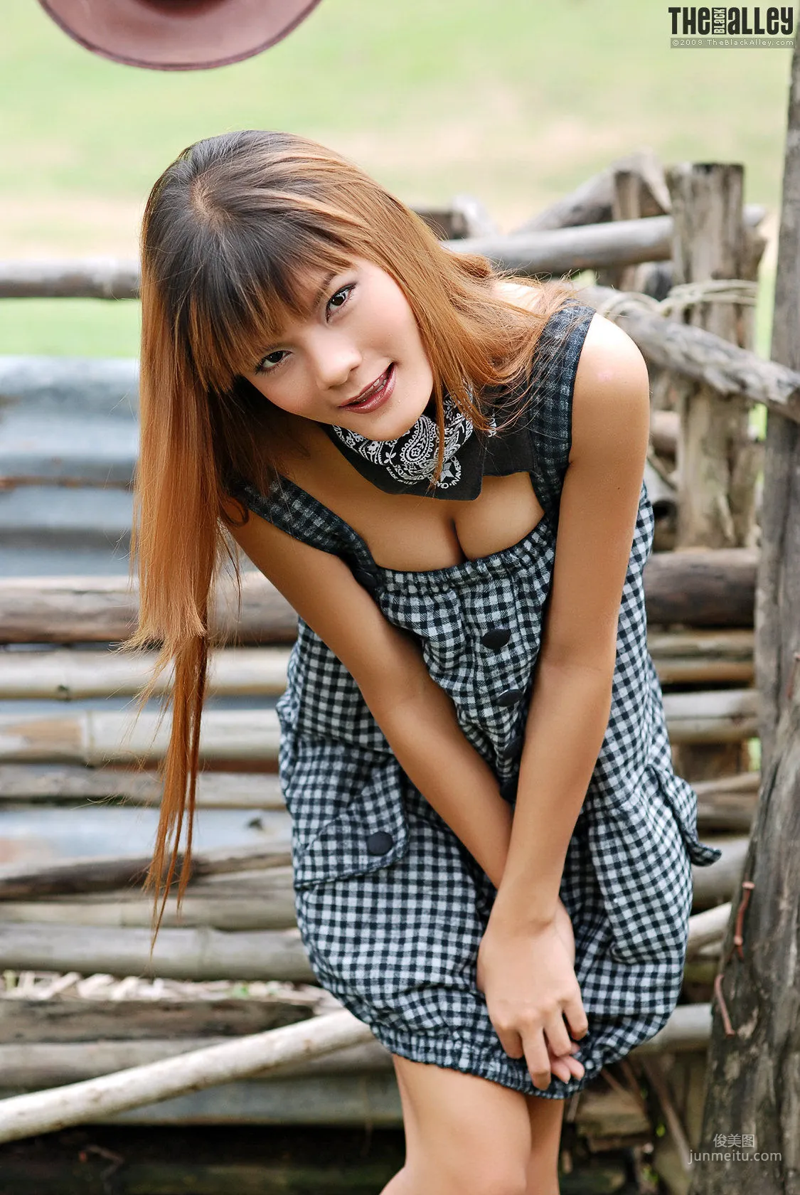 Jennifer Lim《牛仔妹子》 [The Black Alley] 写真集10
