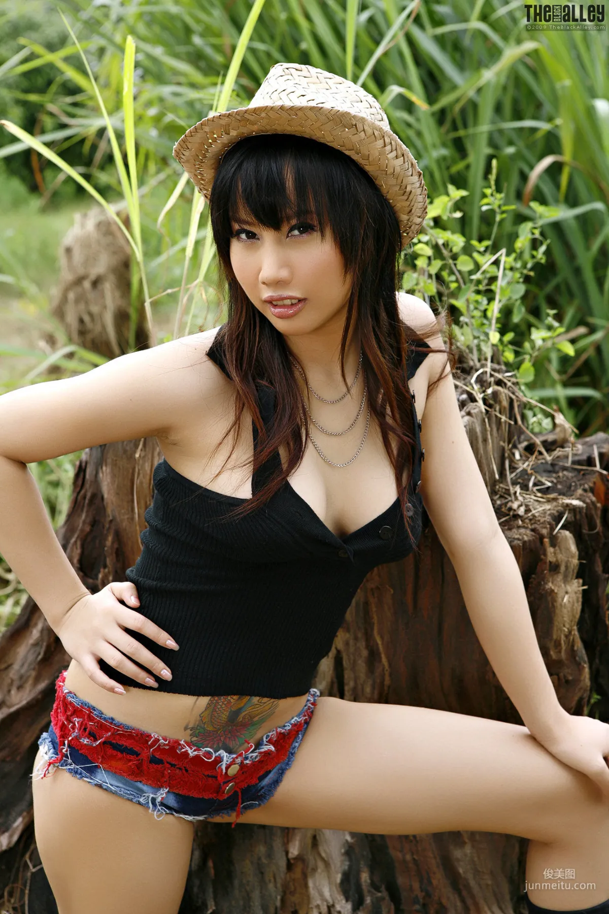 Candy Lee《牛仔妹子外拍》 [TBA/黑巷] 寫真集 1