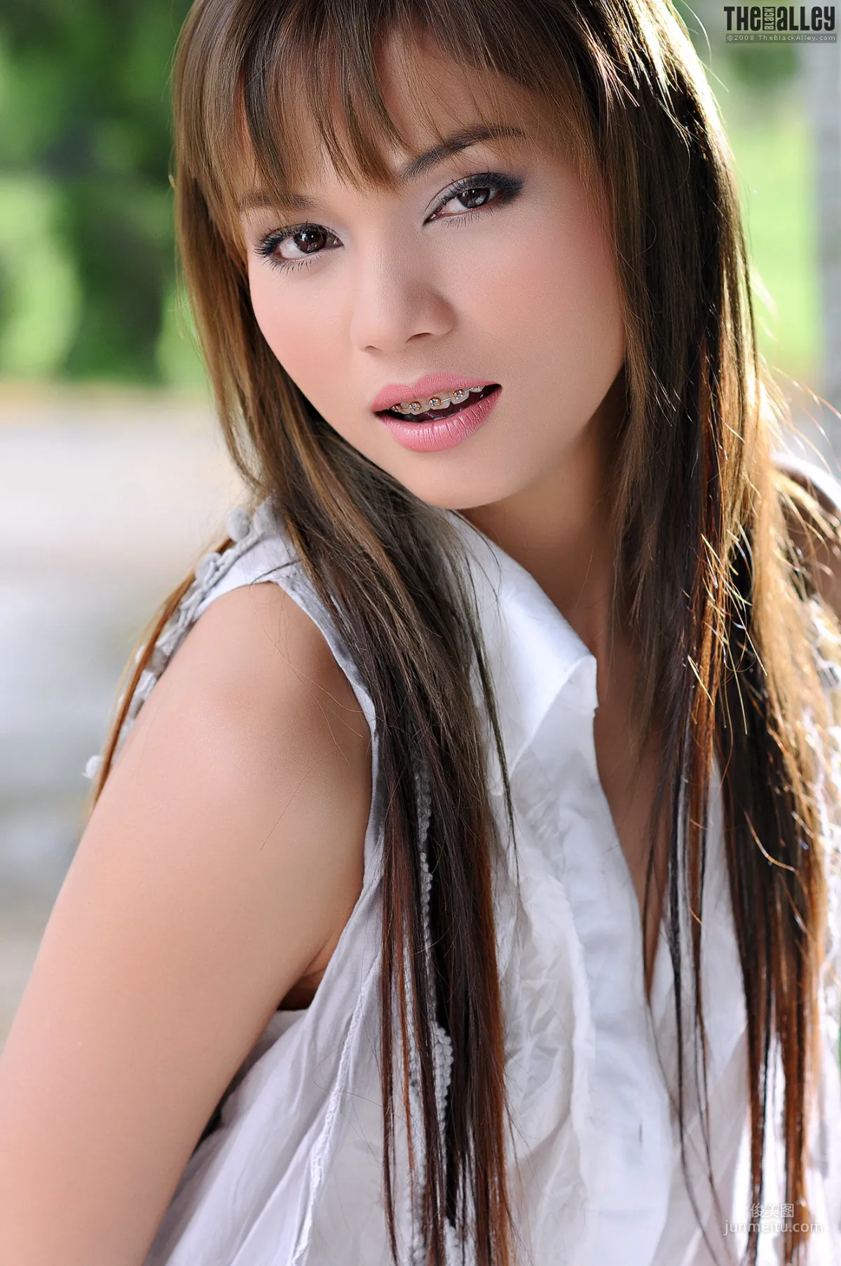Daniella Lei《無袖長衫》 [The Black Alley] 寫真集 17