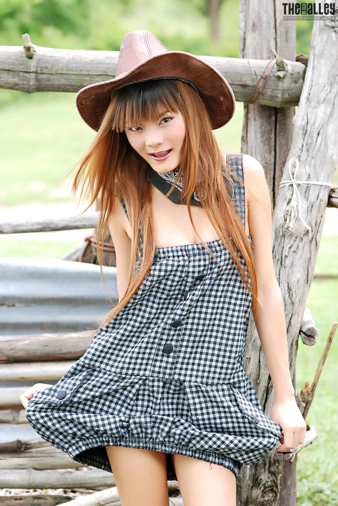 Jennifer Lim《牛仔妹子》 [The Black Alley] 写真集1