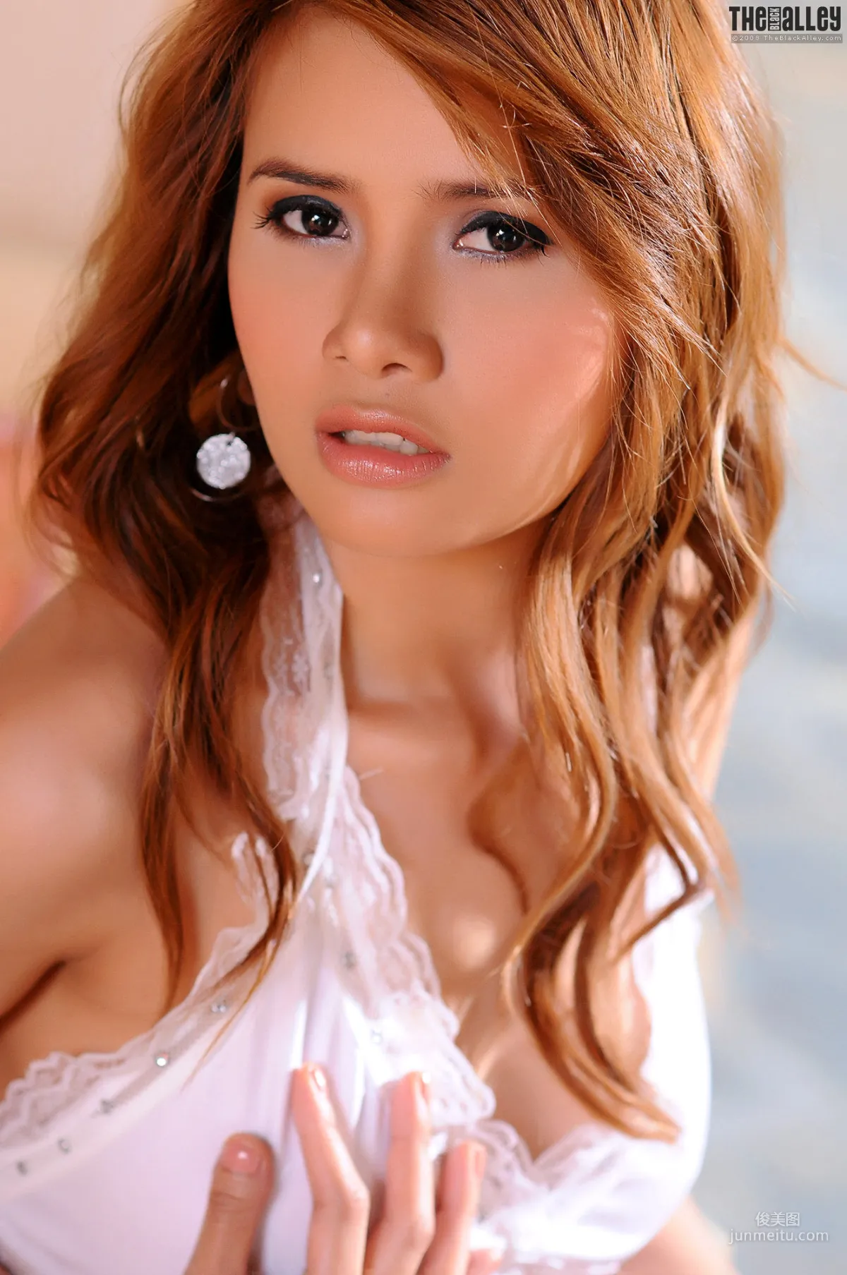 Kathy Cheow《泳裝妹子》 [The Black Alley] 寫真集 15
