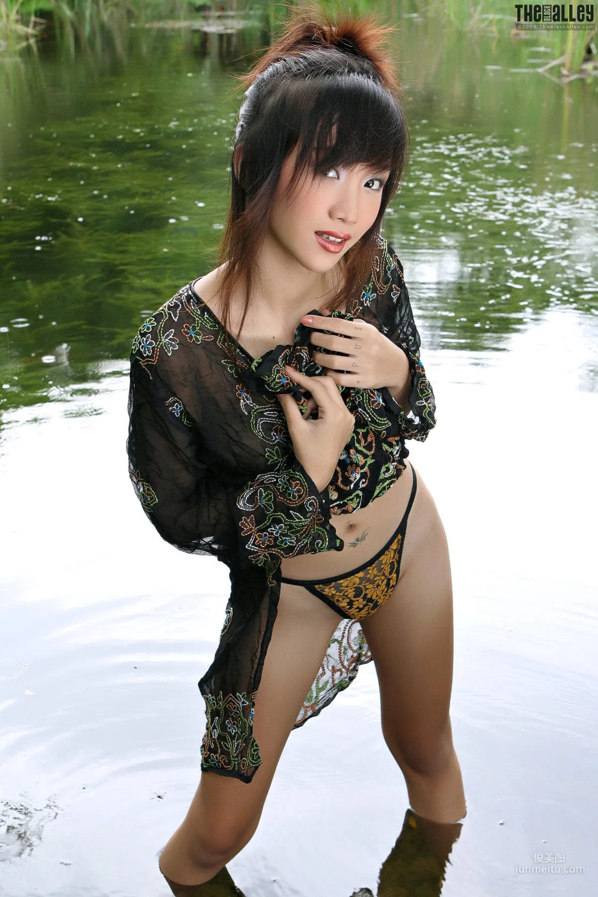 Lolita Cheng陈丽《小溪湿身》 [The Black Alley] 写真集7