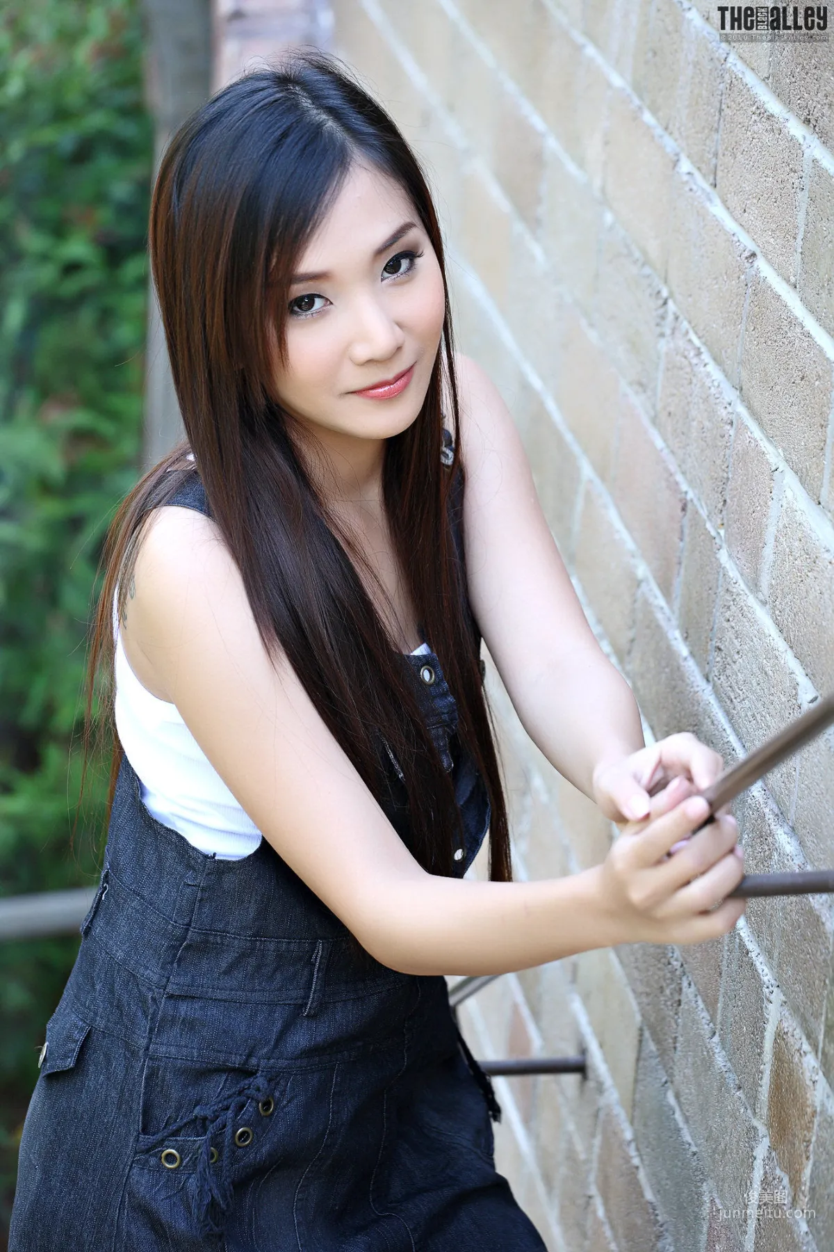 Lolita Cheng《極品牛仔妹子》 [The Black Alley] 寫真集 25