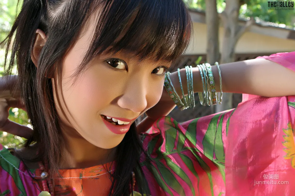 Lolita Cheng《透視薄衫》 [The Black Alley] 寫真集 12