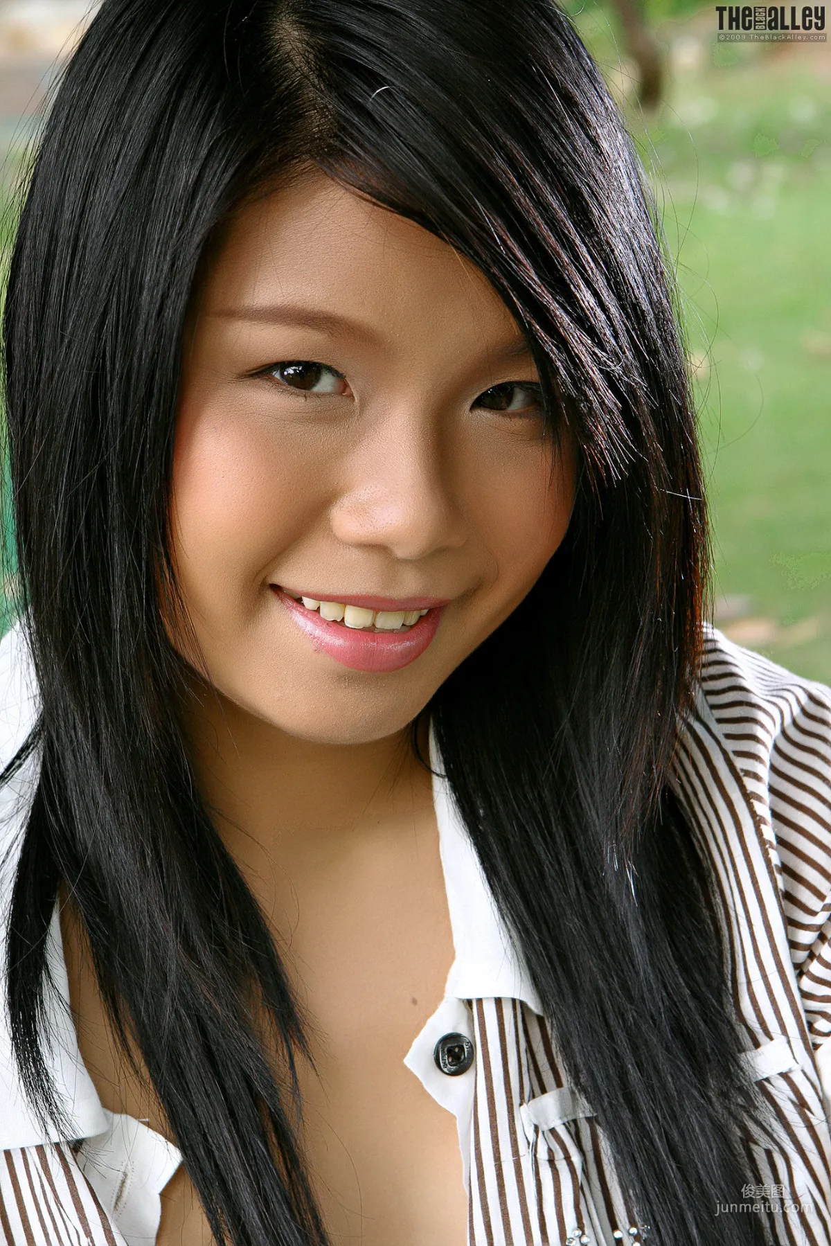 Lora Lee《公园小妹》 [The Black Alley] 写真集24