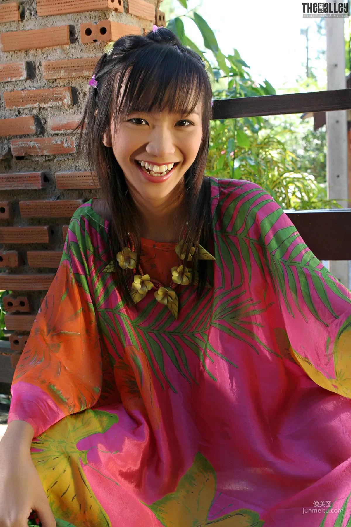 Lolita Cheng《透視薄衫》 [The Black Alley] 寫真集 31