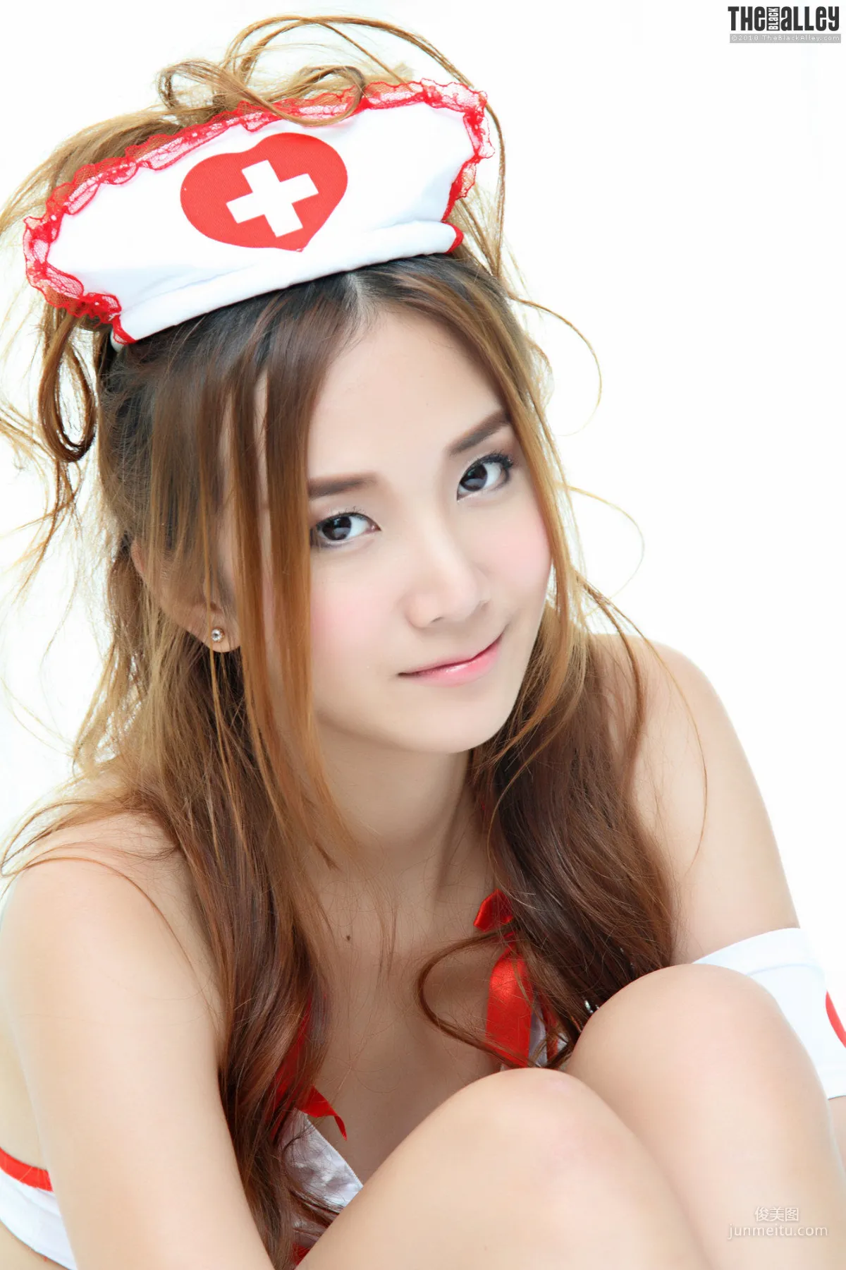 Lolita Cheng《情趣護士》 [TBA/黑巷] 寫真集 37