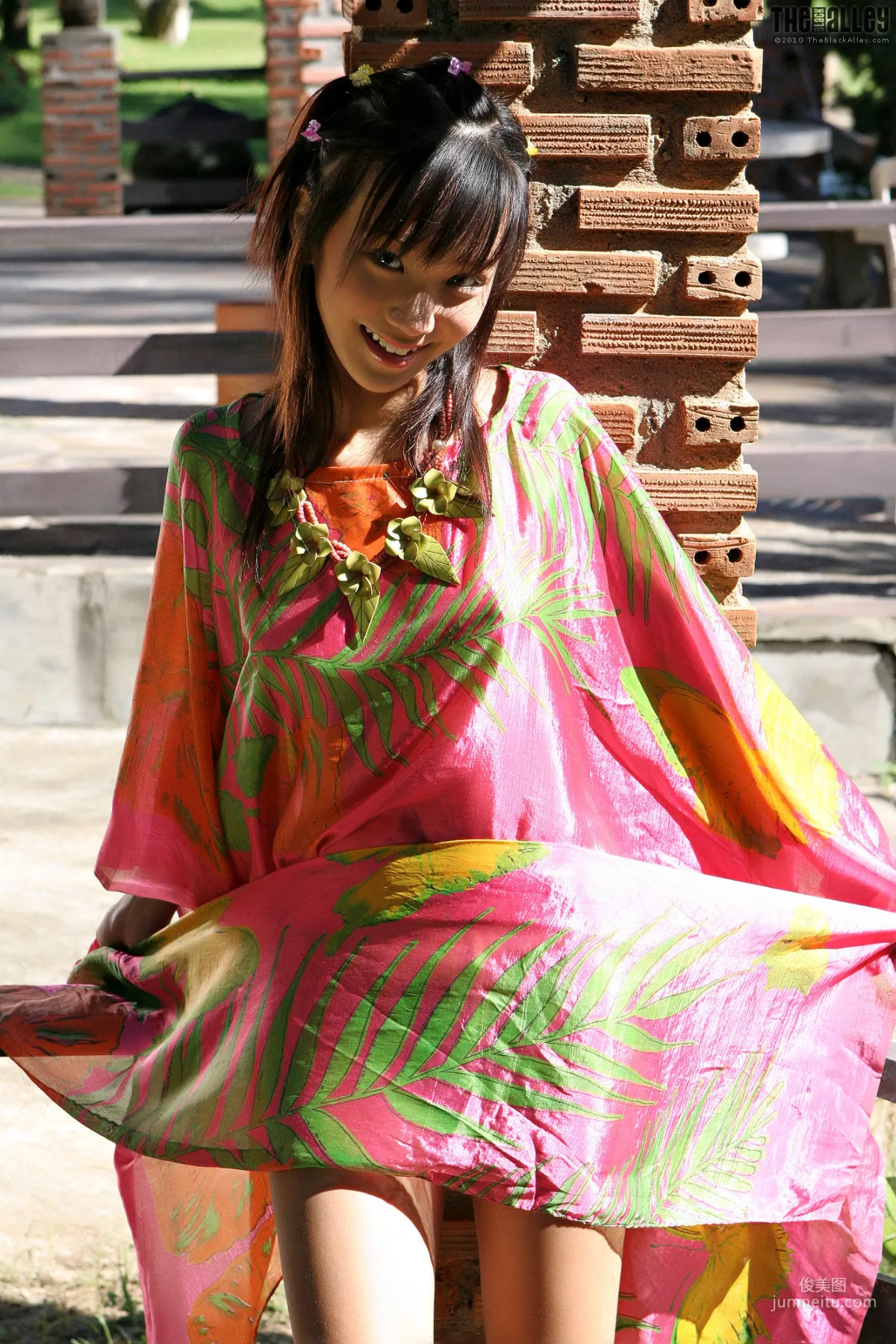 Lolita Cheng《透視薄衫》 [The Black Alley] 寫真集 20