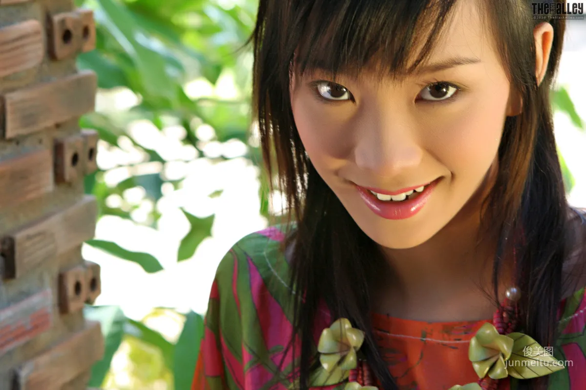 Lolita Cheng《透視薄衫》 [The Black Alley] 寫真集 1