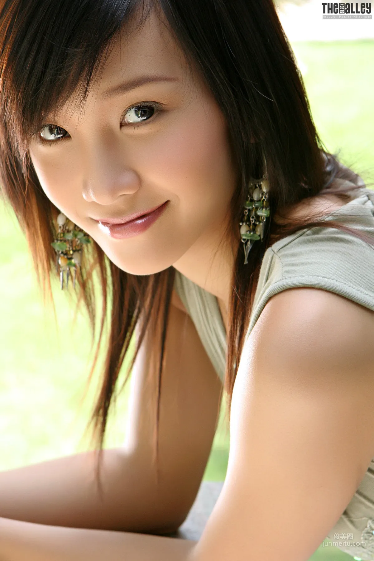 Lolita Cheng《透視長裙》 [The Black Alley] 寫真集 2