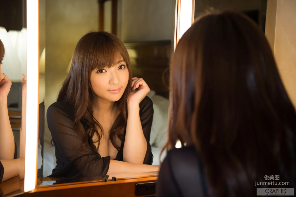 神咲詩織 Shiori Kamisaki [Graphis] Limited Edition 寫真集 11