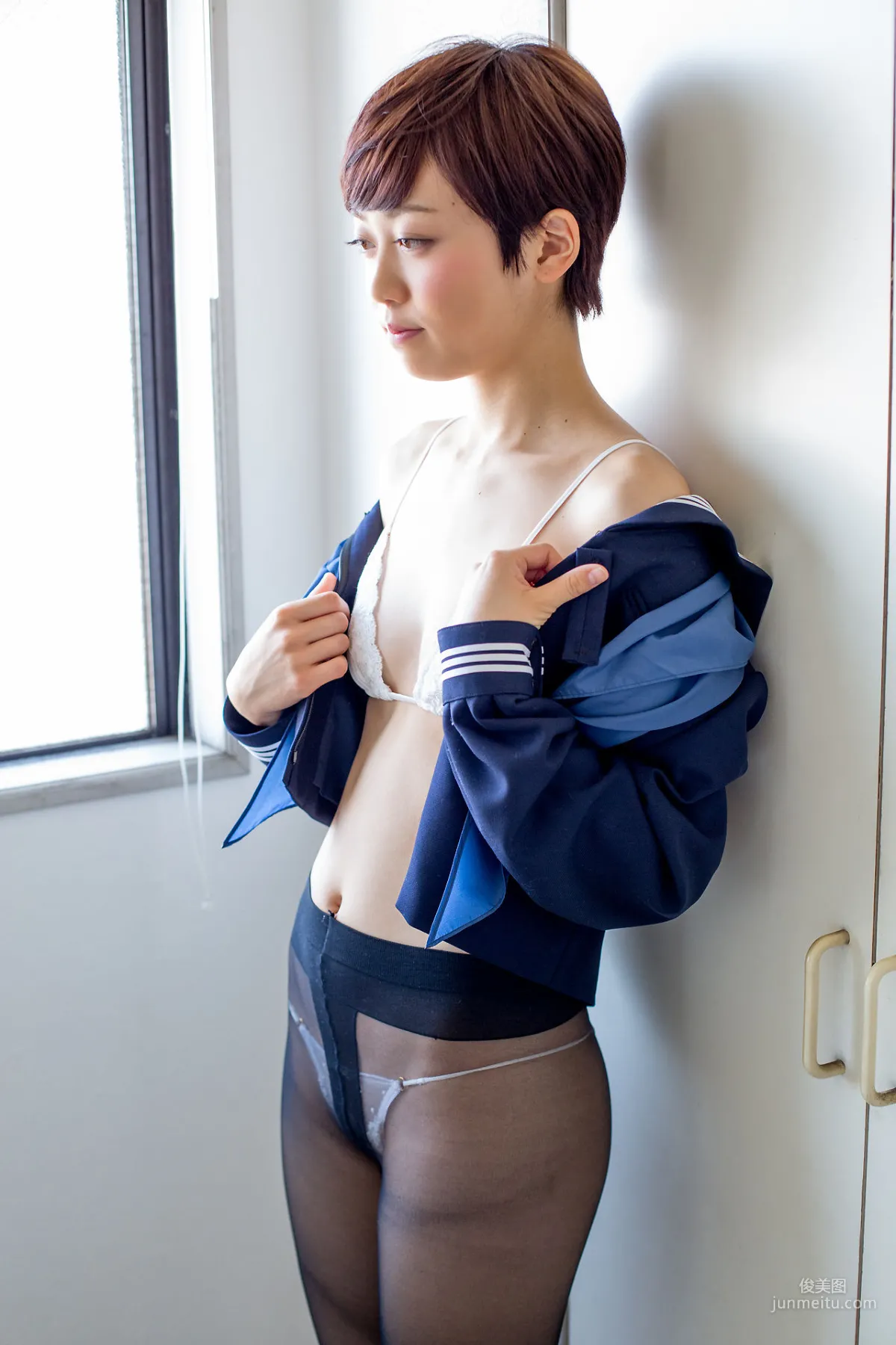 西野小春《黑絲制服+大膽誘惑》 [Minisuka.tv] 寫真集 15
