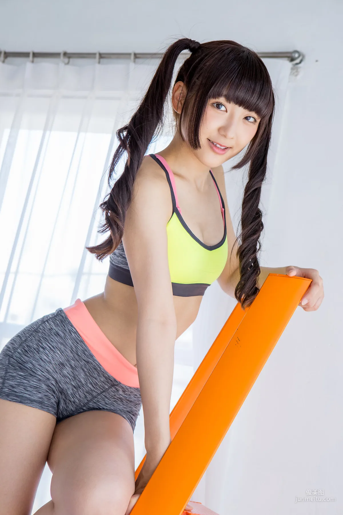 高梨あい《双马尾健身+背心系列》 [Minisuka.tv] 写真集16