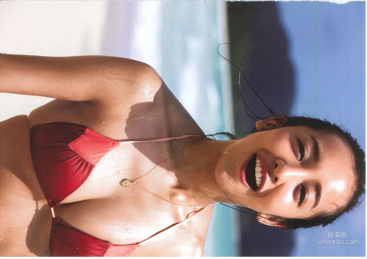 板野友美《release》 [PhotoBook] 写真集106