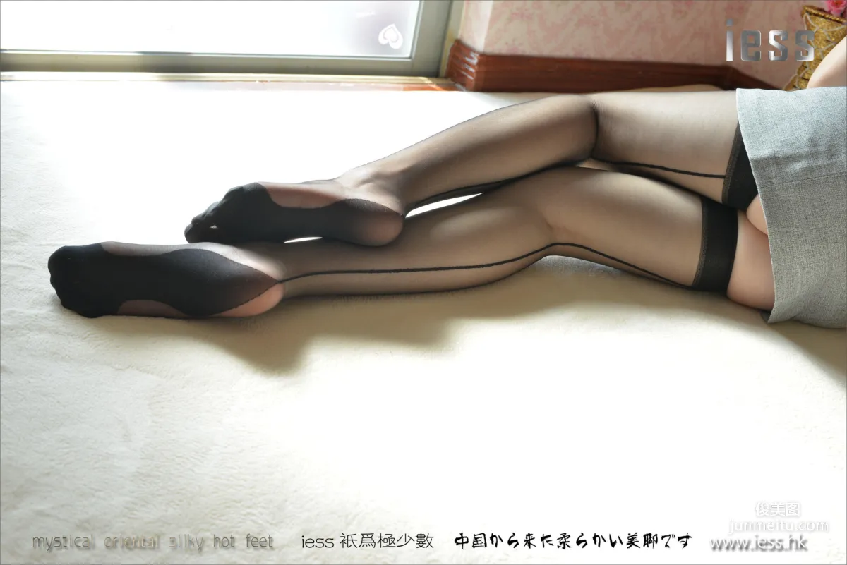 絲足便當069 小夕 《溫暖的黑絲吊帶襪》[IESS異思趣向] 寫真集 28