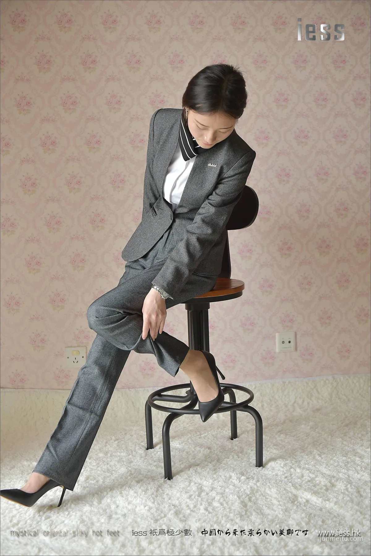 絲足便當114 小六 《小六的長褲短絲》[IESS異思趣向] 寫真集 76