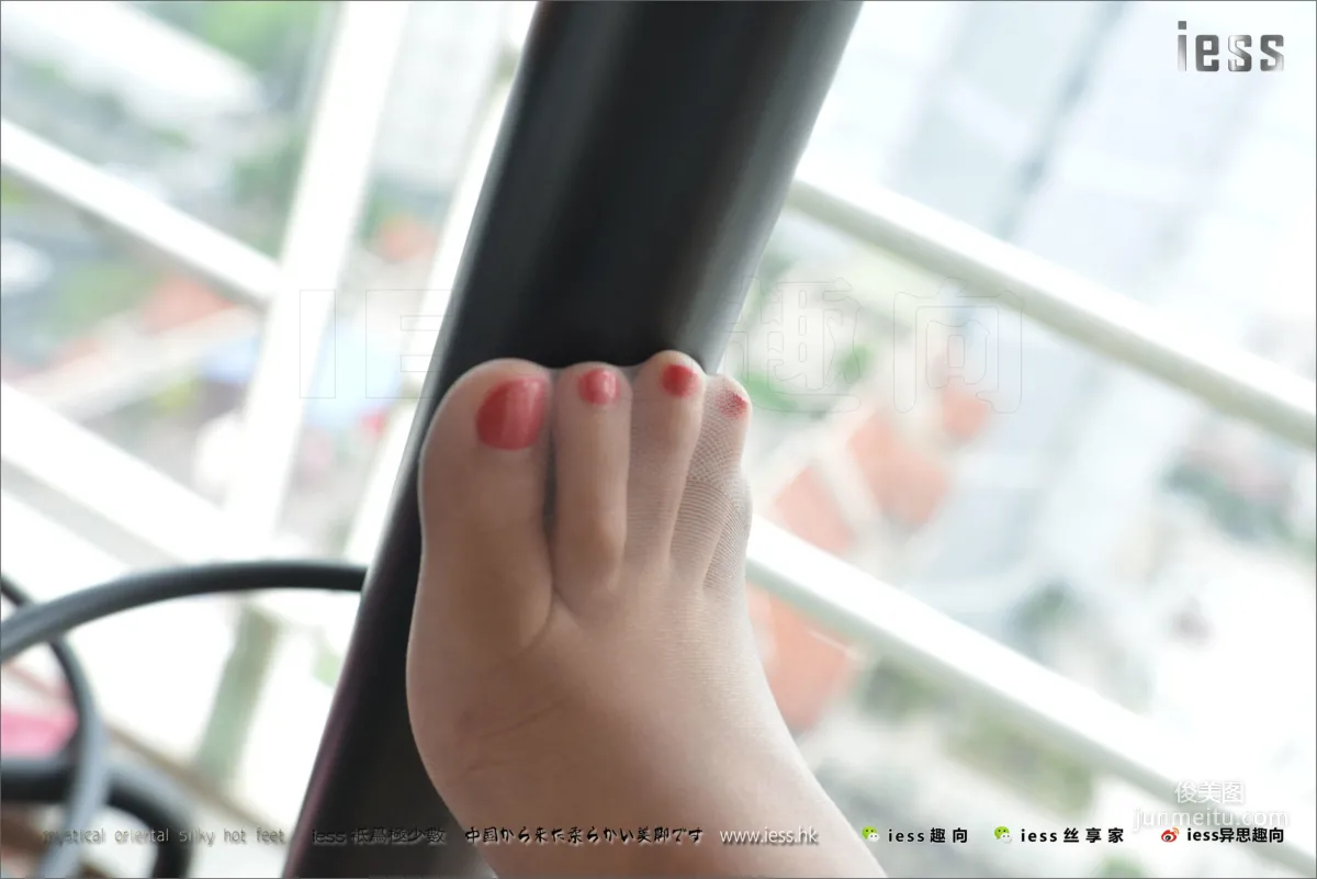 絲足便當133 人妻芳芳 《超長腳趾的人妻》[IESS異思趣向] 寫真集 43