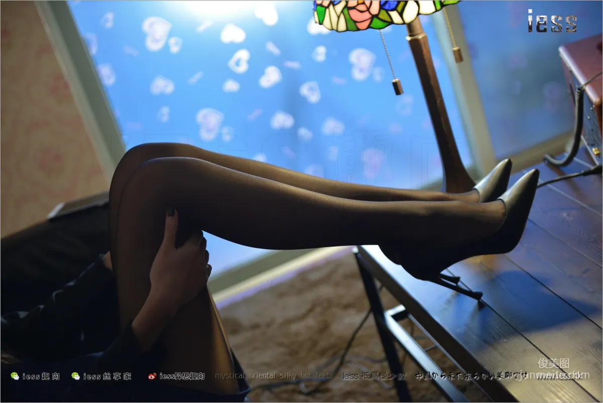 丝足便当168 潇潇 《黑丝女神黑丝秀》[IESS异思趣向] 写真集1