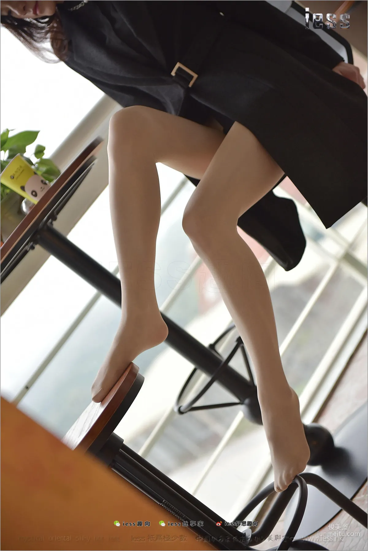 絲足便當175 小六 《風衣下的裸氨厚肉絲》[IESS異思趣向] 寫真集 43