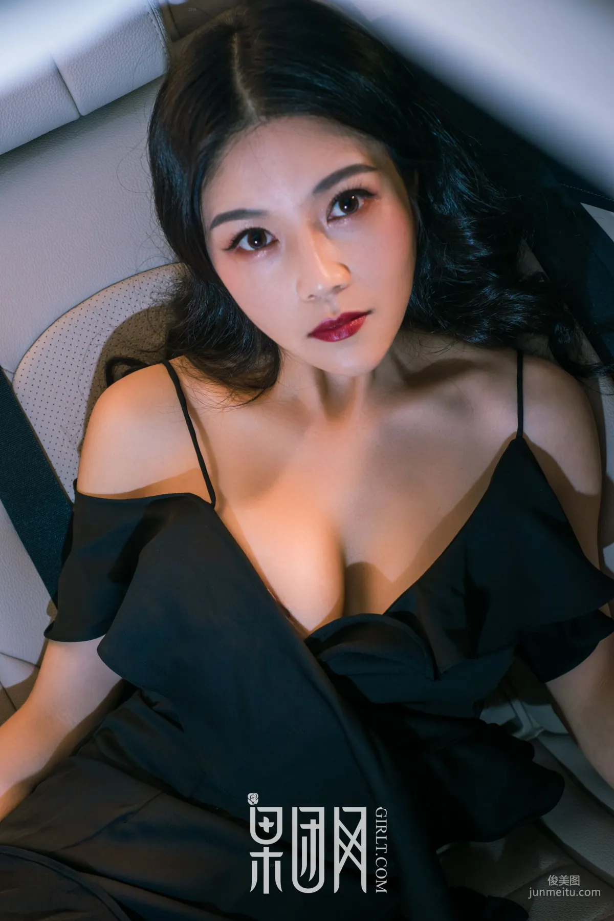 微微《美女vs豪車，你選擇哪個！》 [果團網Girlt] No.107 寫真集 28