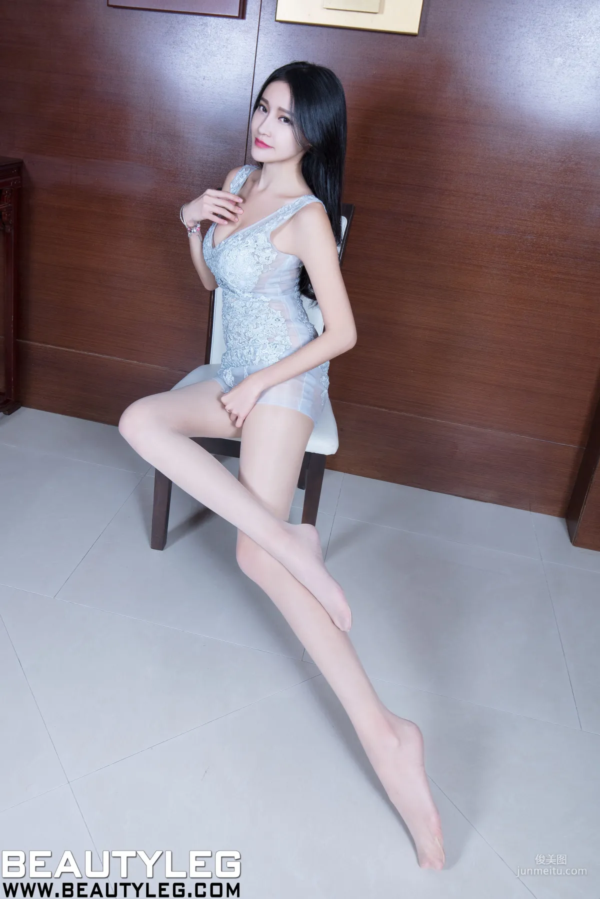 詹艾葳Avril《包臀裙+絲襪美腿》 [Beautyleg] No.1577 寫真集 24