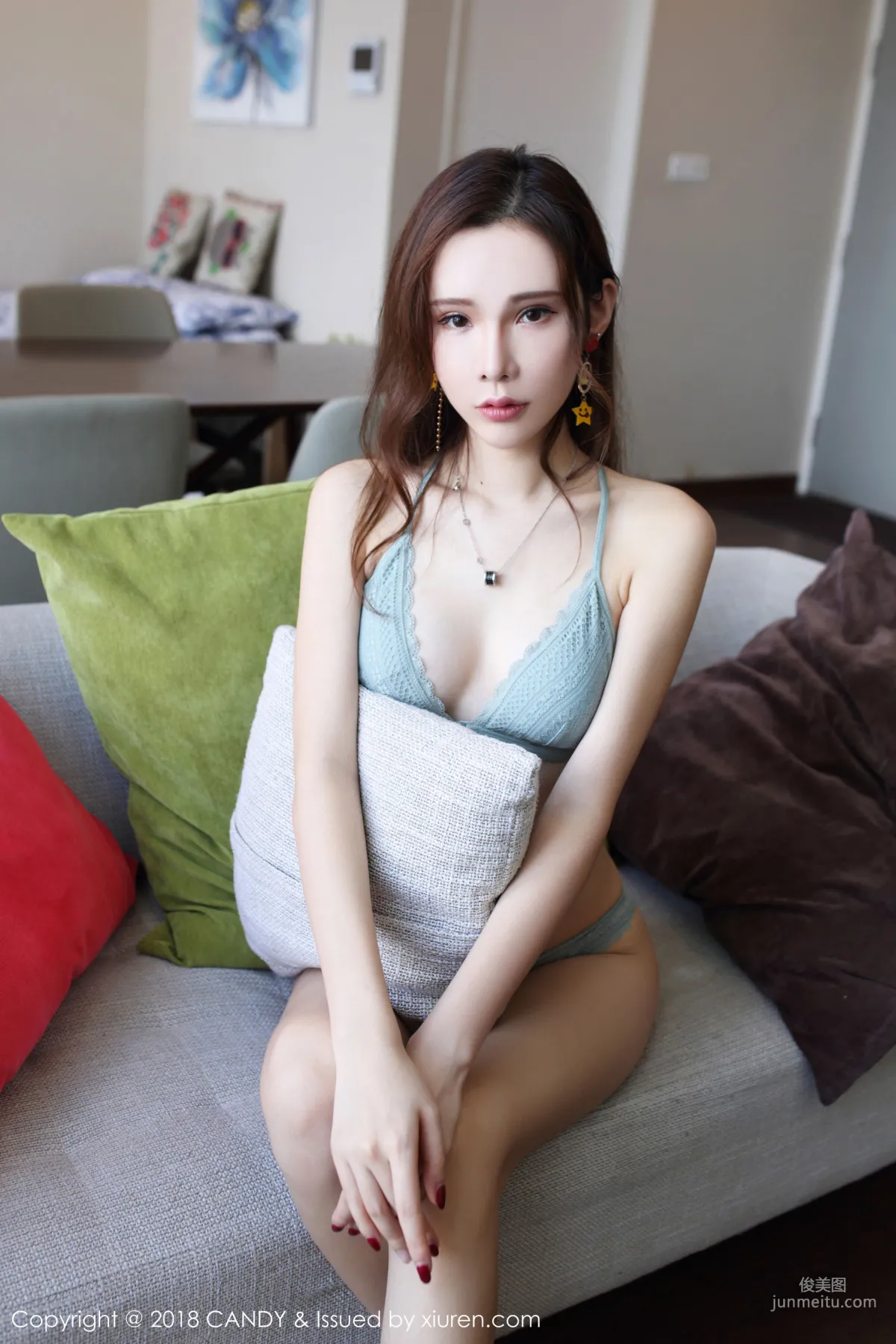 萌琪琪Irene《沙發+睡衣系列》 [網紅館CANDY] Vol.049 寫真集 18