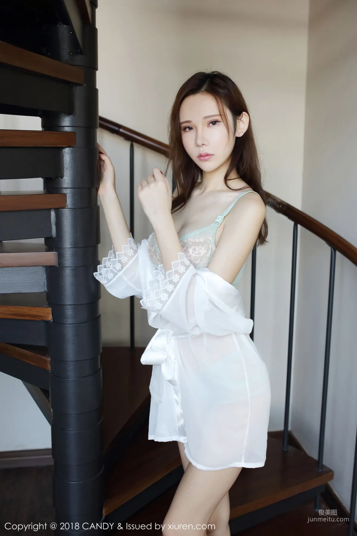 萌琪琪Irene《沙發+睡衣系列》 [網紅館CANDY] Vol.049 寫真集 37