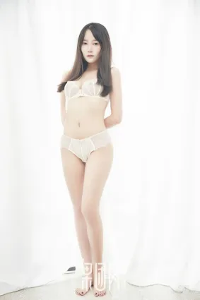 何嘉穎《純淨少女》 [果團Girlt] No.116 寫真集