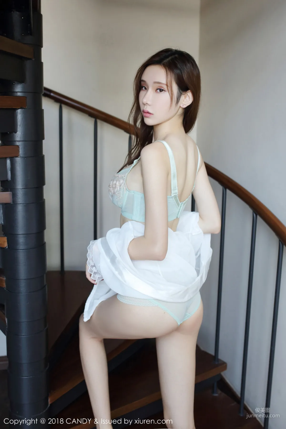 萌琪琪Irene《沙發+睡衣系列》 [網紅館CANDY] Vol.049 寫真集 44