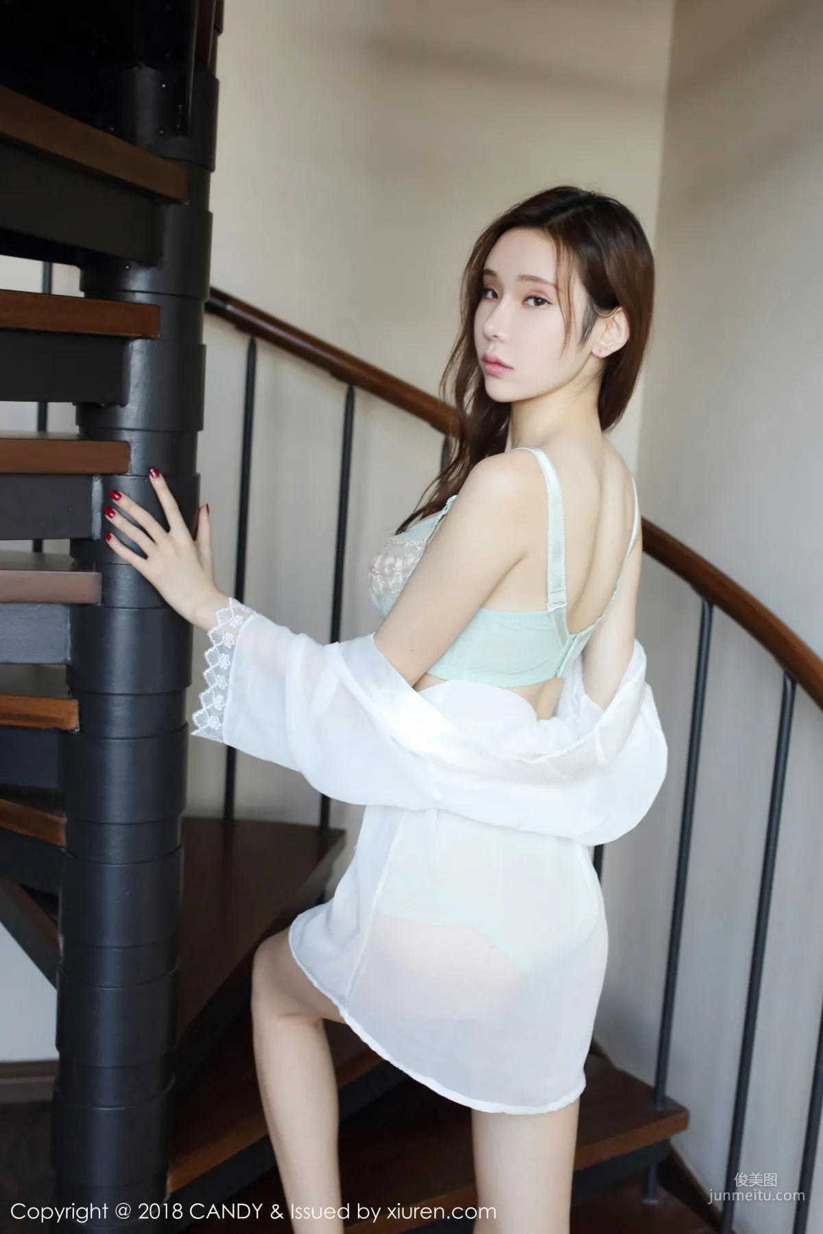 萌琪琪Irene《沙發+睡衣系列》 [網紅館CANDY] Vol.049 寫真集 43