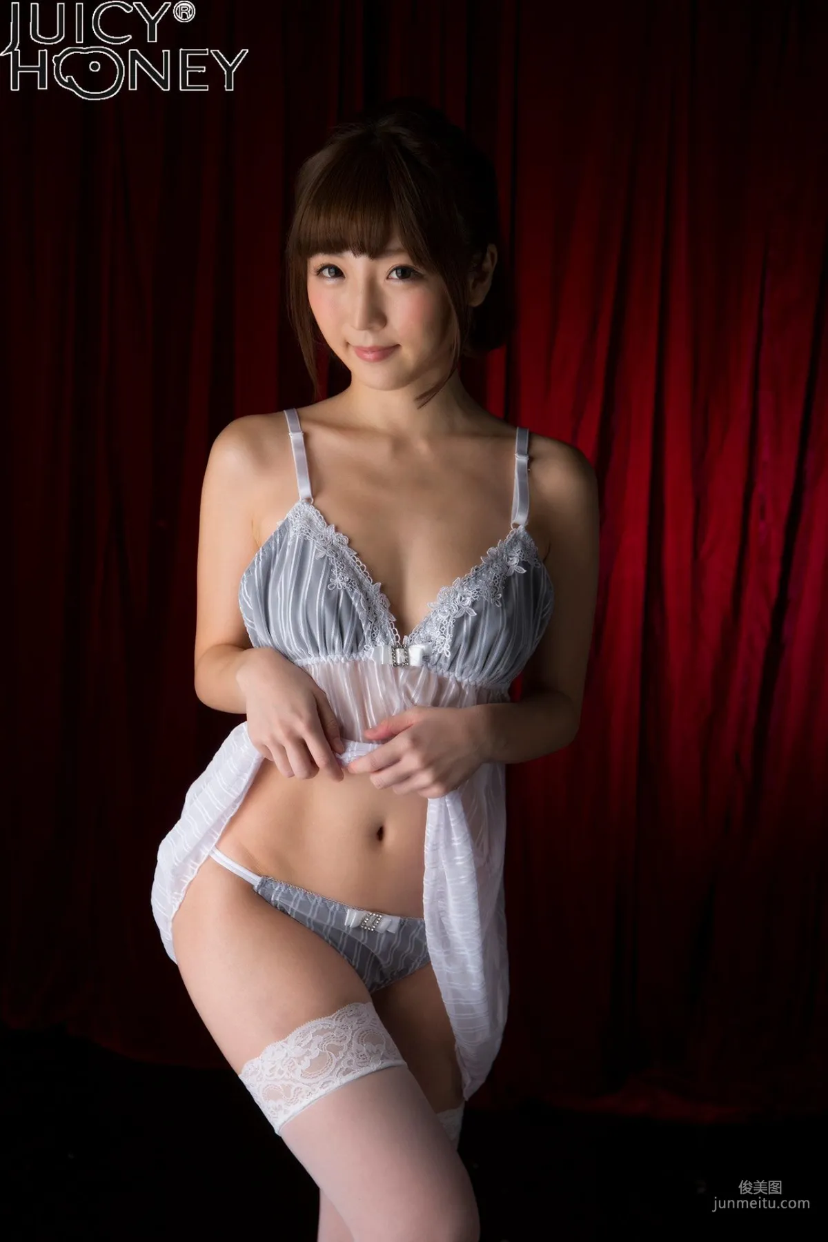[Juicy Honey] トレカ連動寫真集 佐倉絆《THE.DELUXE.2017》 寫真集 2