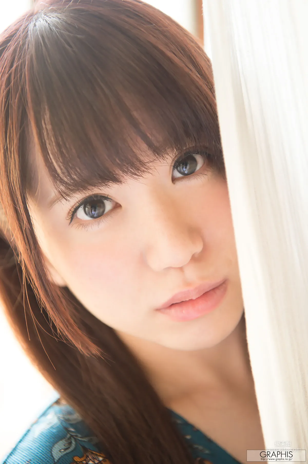 初美りん/初美铃《Look at me!》 [Graphis] Gals 写真集10