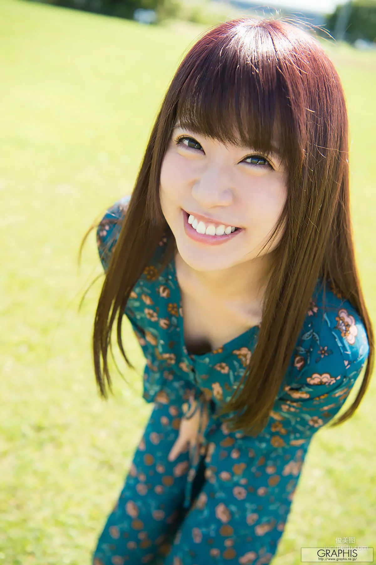 初美りん/初美铃《Look at me!》 [Graphis] Gals 写真集6