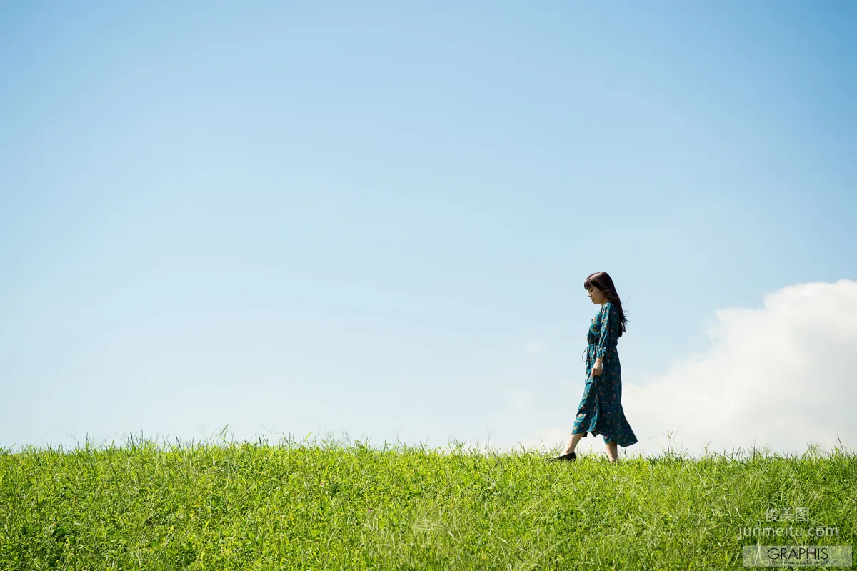 初美りん/初美铃《Look at me!》 [Graphis] Gals 写真集1