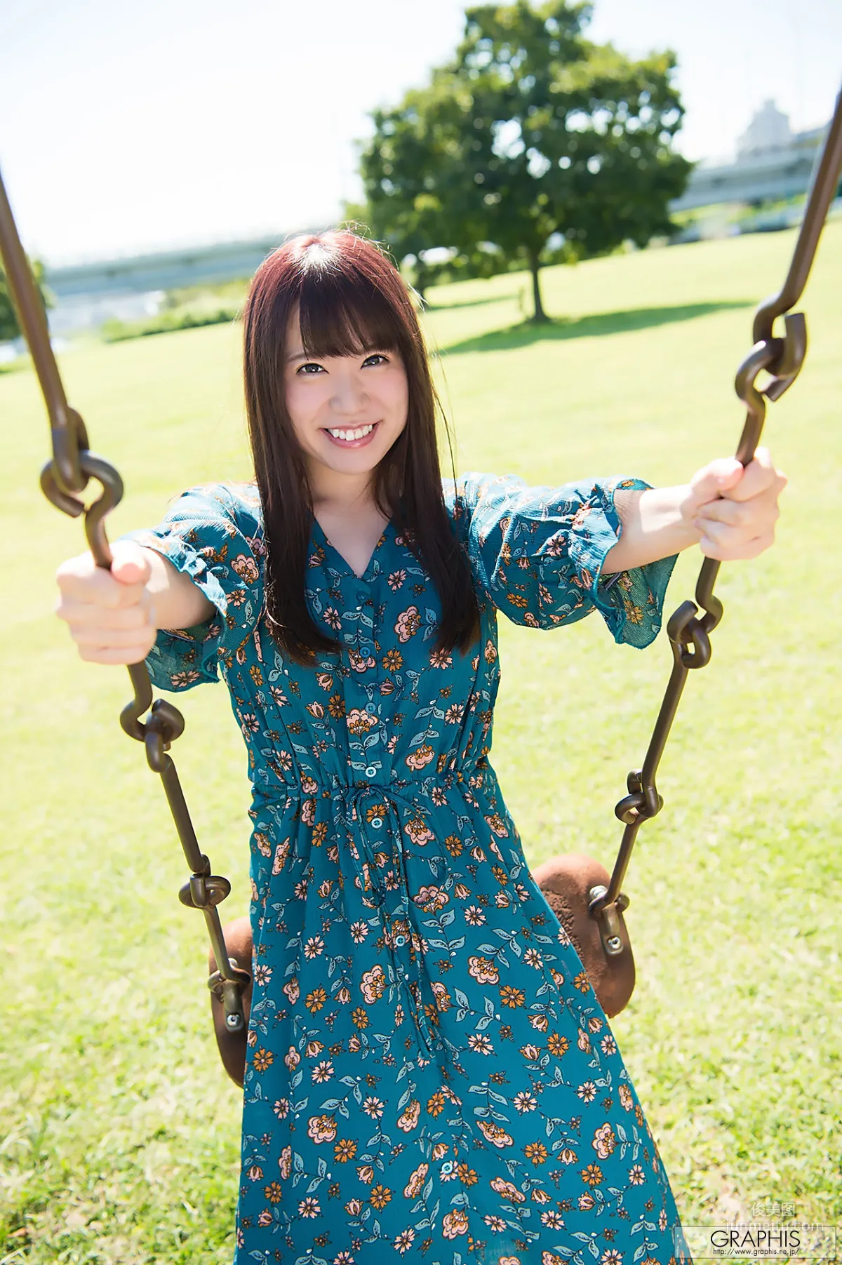 初美りん/初美铃《Look at me!》 [Graphis] Gals 写真集5