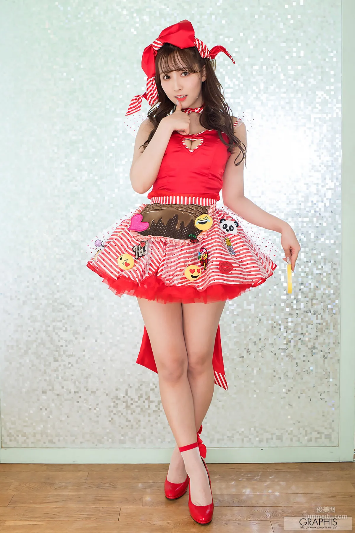 三上悠亜《Valentine Special 2018》[Graphis] LIMITED EDITION 写真集1