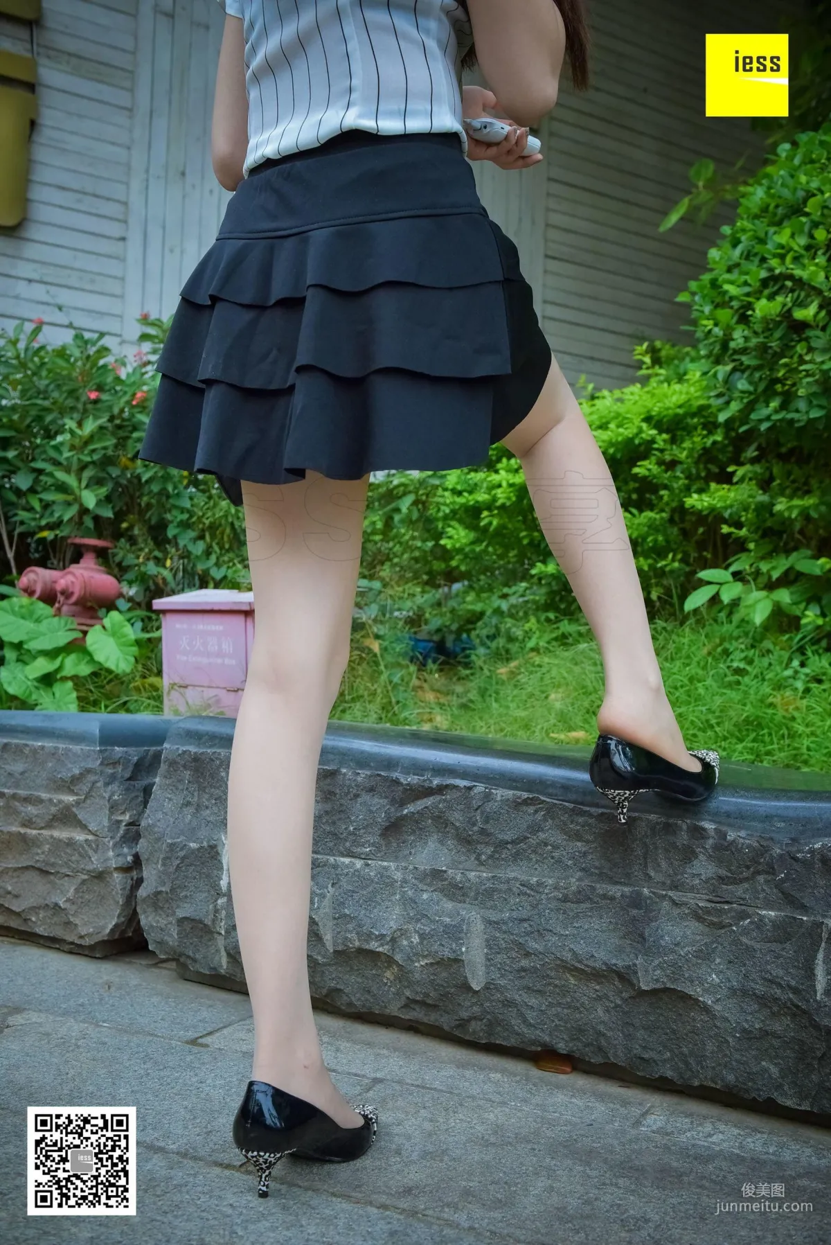 七七《坐在石凳上的美女》[異思趣向IESS] 絲享家169 寫真集 54