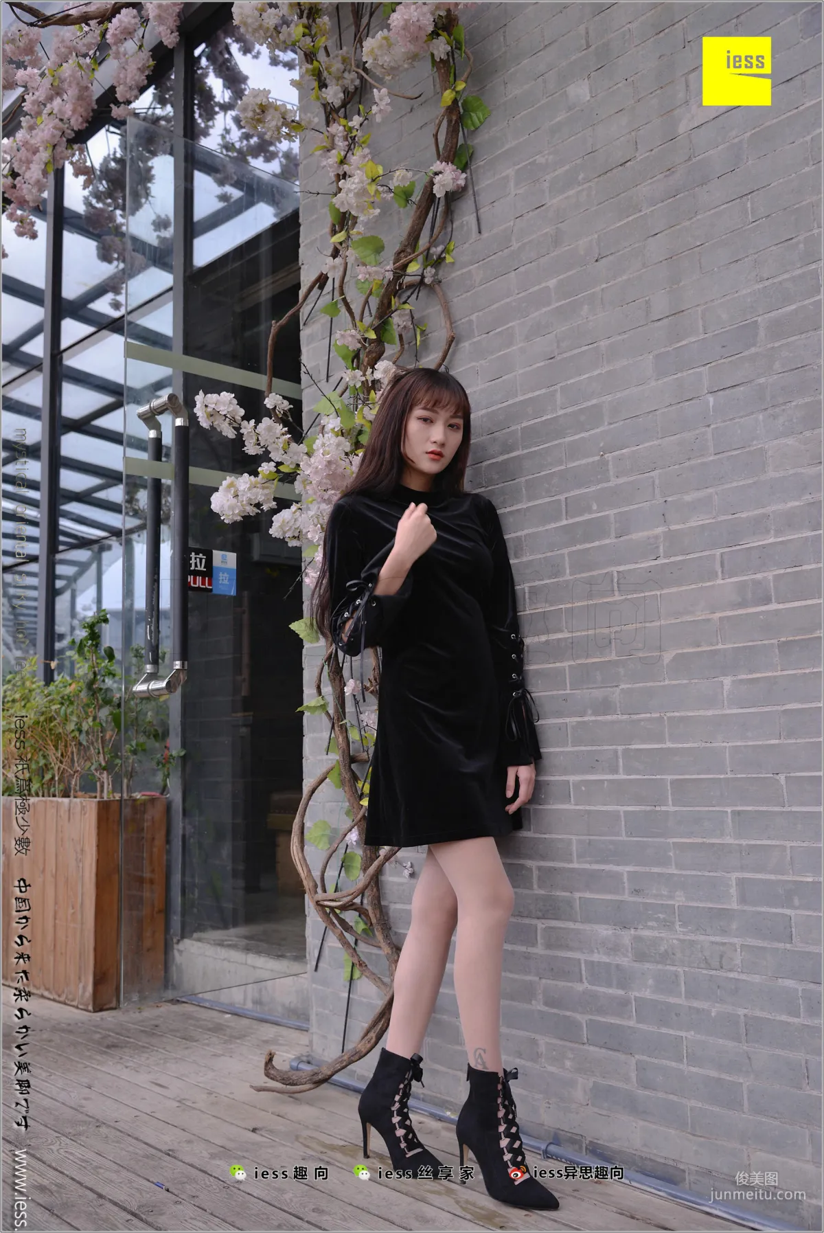 潇潇《顔值即正義》[異思趣向IESS] 絲足便當199 寫真集 54