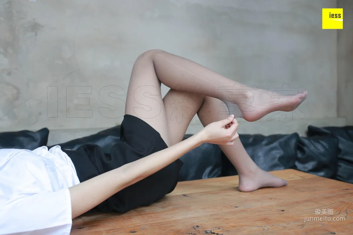 晶晶《襯衣美女秀灰絲》[異思趣向IESS] 絲享家172 寫真集 71