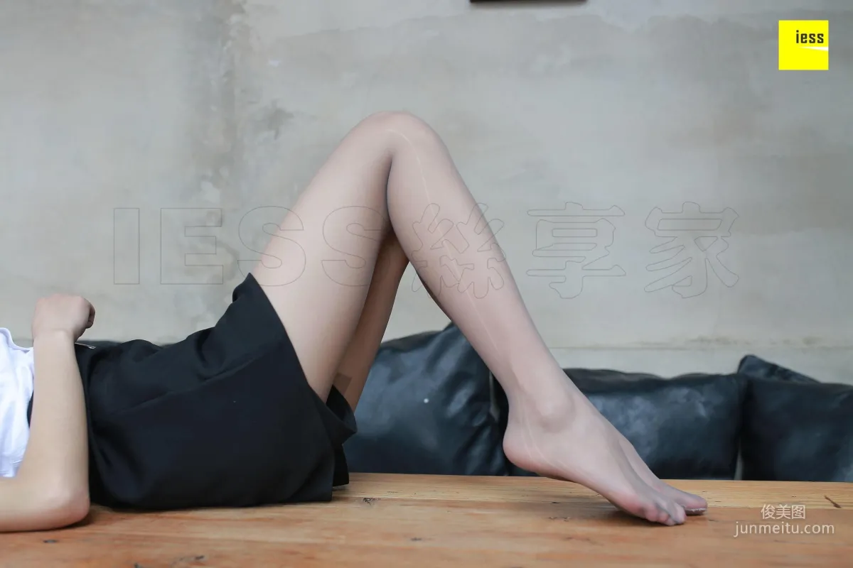 晶晶《襯衣美女秀灰絲》[異思趣向IESS] 絲享家172 寫真集 69