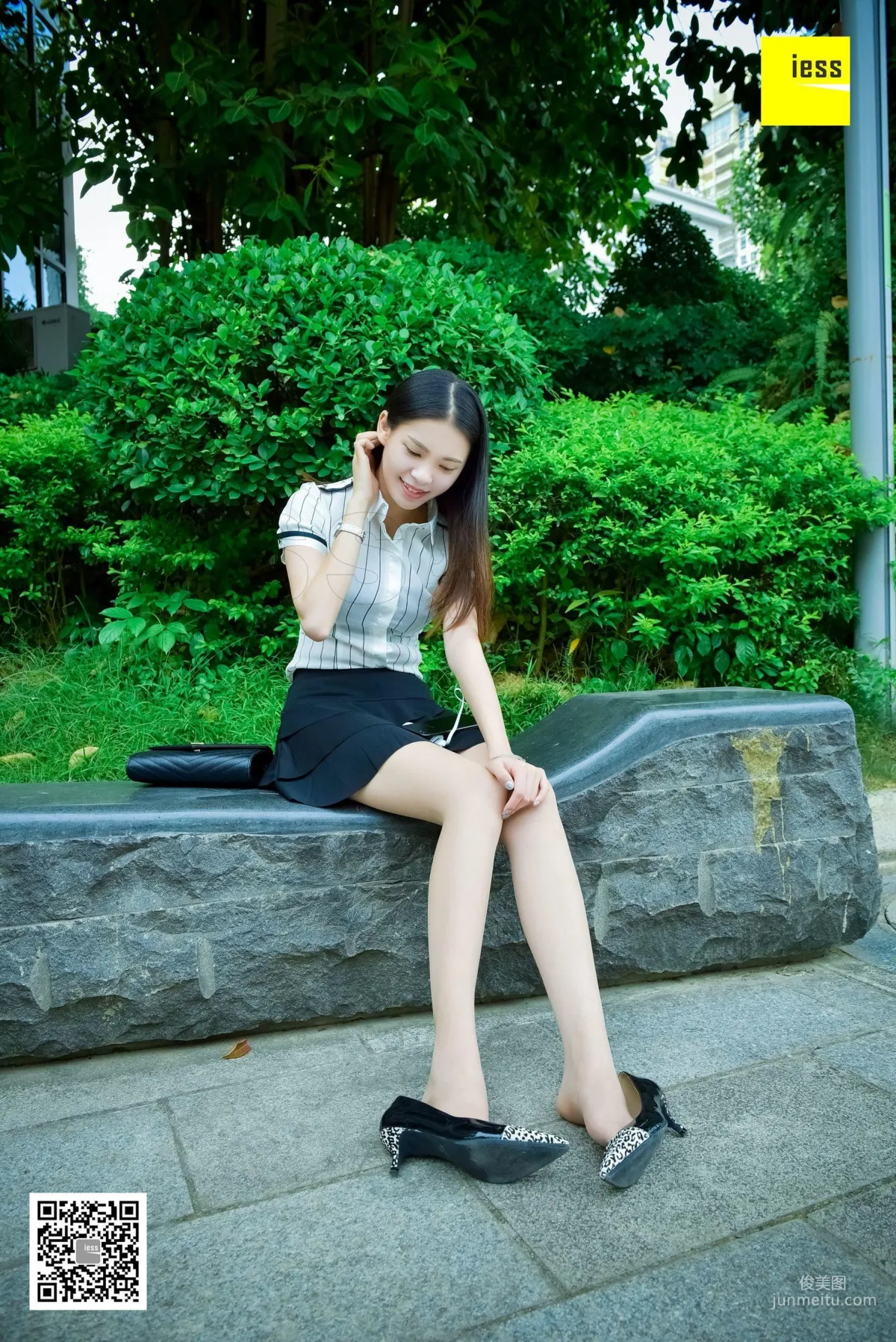 七七《坐在石凳上的美女》[異思趣向IESS] 絲享家169 寫真集 15