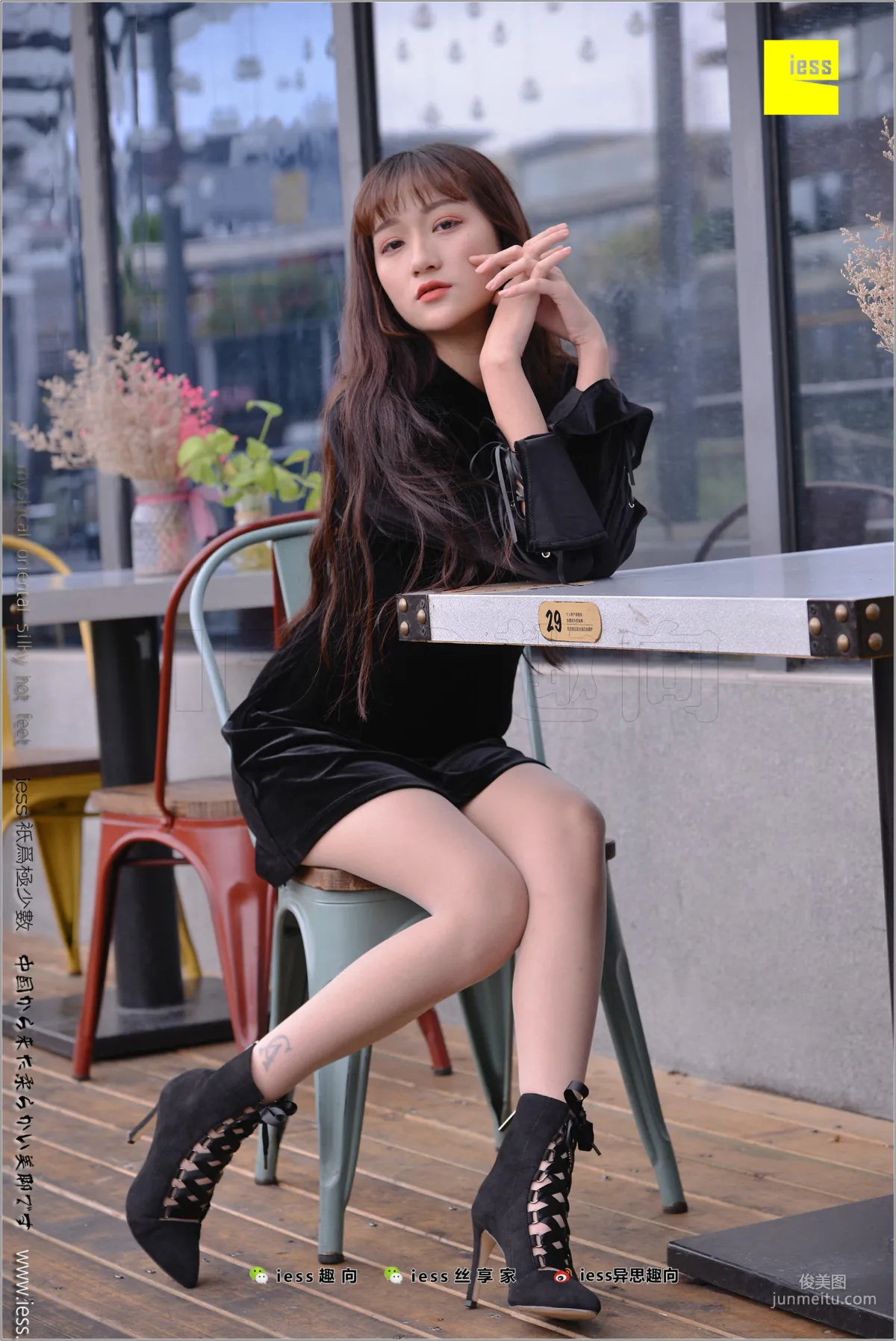 潇潇《顔值即正義》[異思趣向IESS] 絲足便當199 寫真集 73