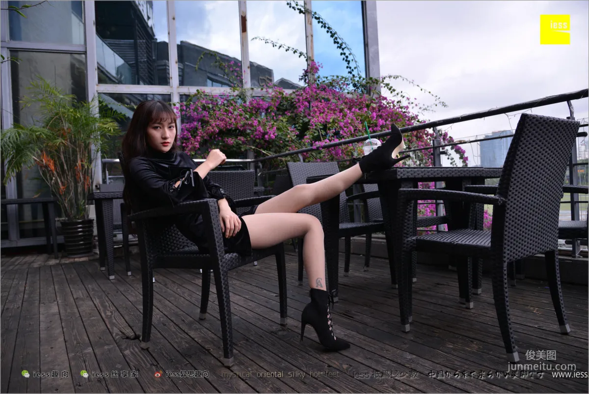 潇潇《顔值即正義》[異思趣向IESS] 絲足便當199 寫真集 22