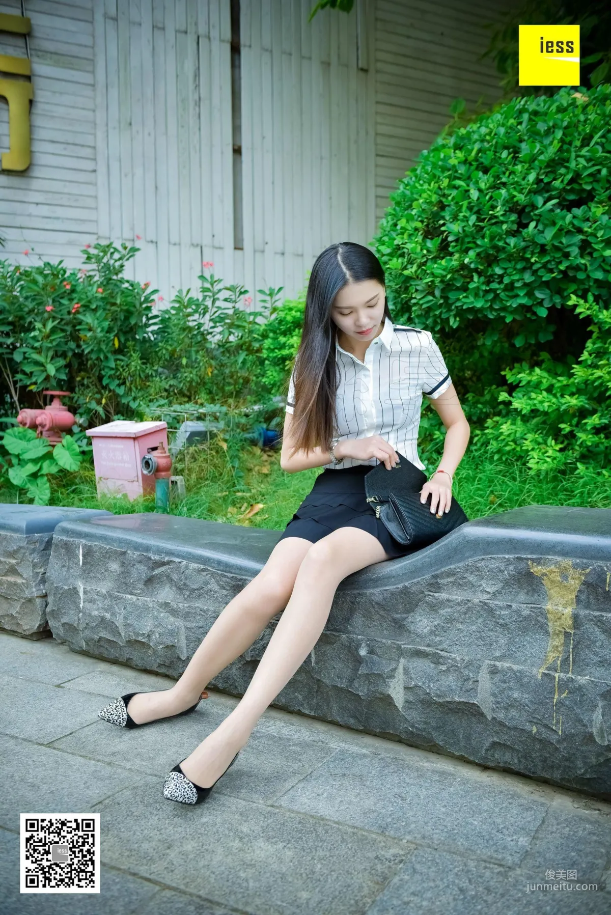 七七《坐在石凳上的美女》[異思趣向IESS] 絲享家169 寫真集 34