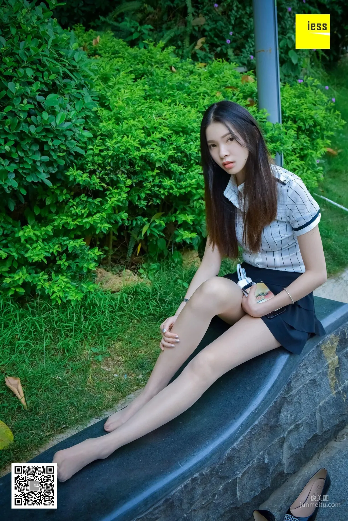 七七《坐在石凳上的美女》[異思趣向IESS] 絲享家169 寫真集 94