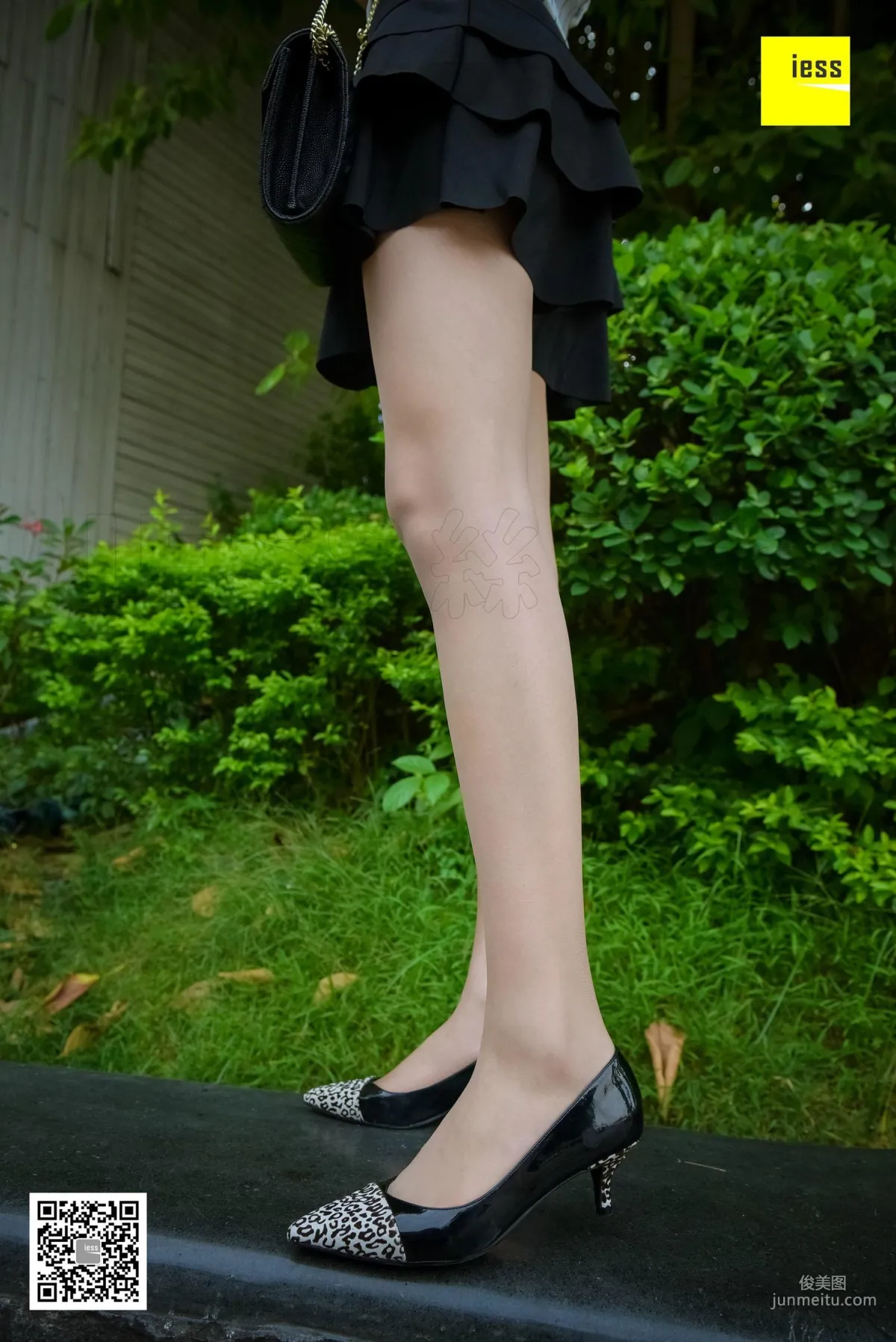 七七《坐在石凳上的美女》[異思趣向IESS] 絲享家169 寫真集 73