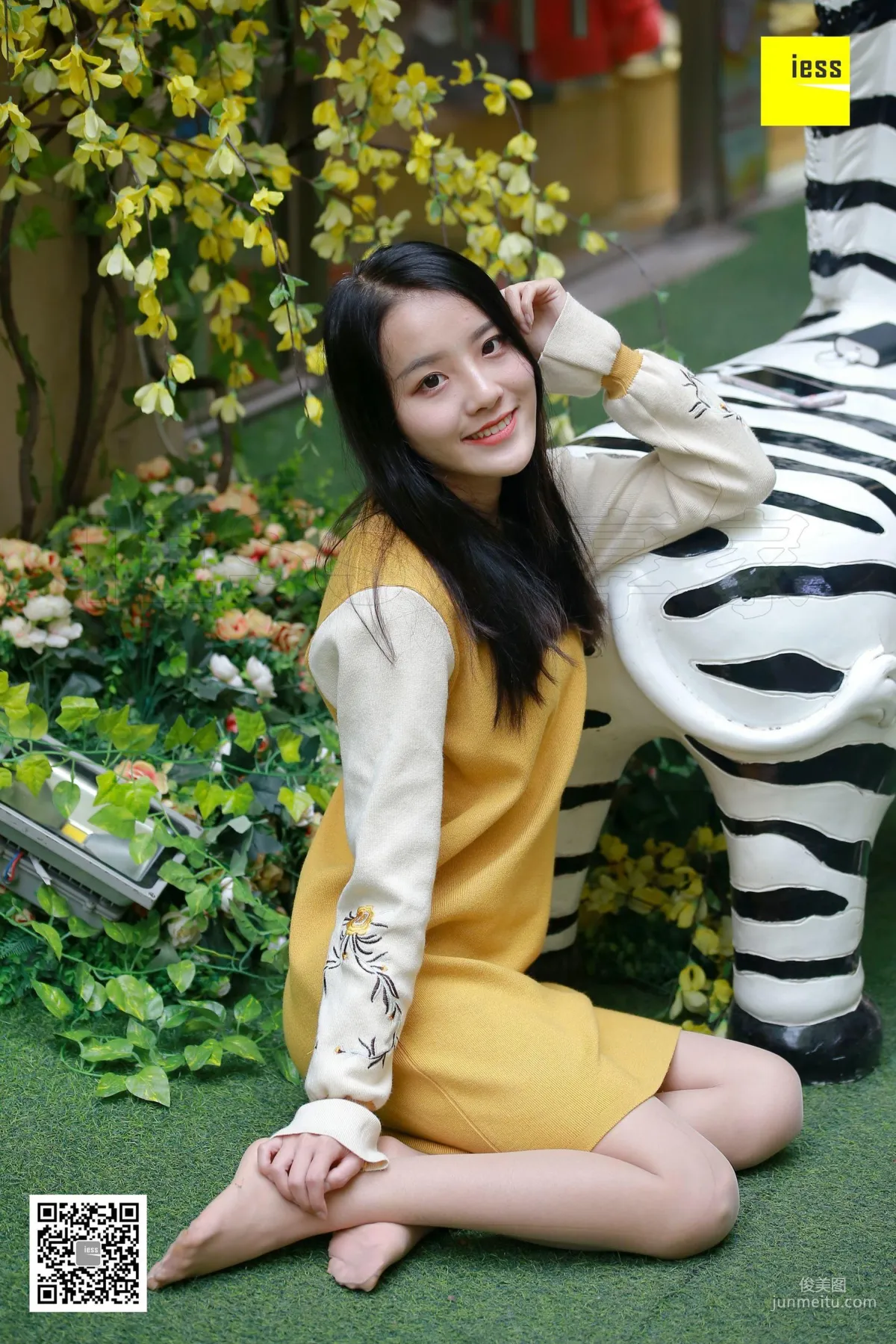 婉萍《婉萍街拍肉丝》[异思趣向IESS] 丝享家173 写真集84