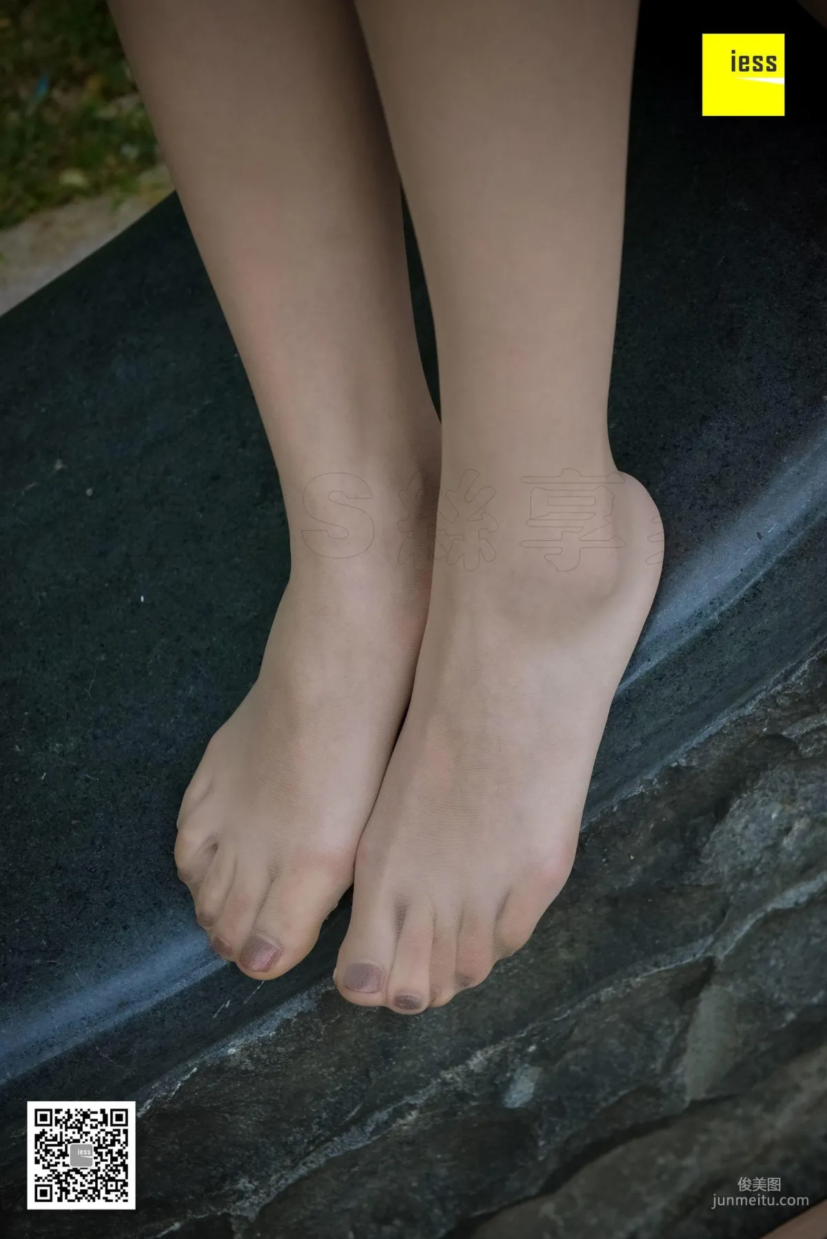 七七《坐在石凳上的美女》[異思趣向IESS] 絲享家169 寫真集 85